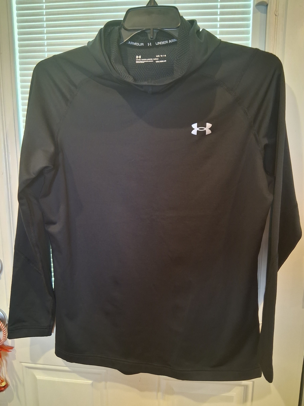 sku79 Under Armour Black Men's Long-Sleeve Hooded Performance Top